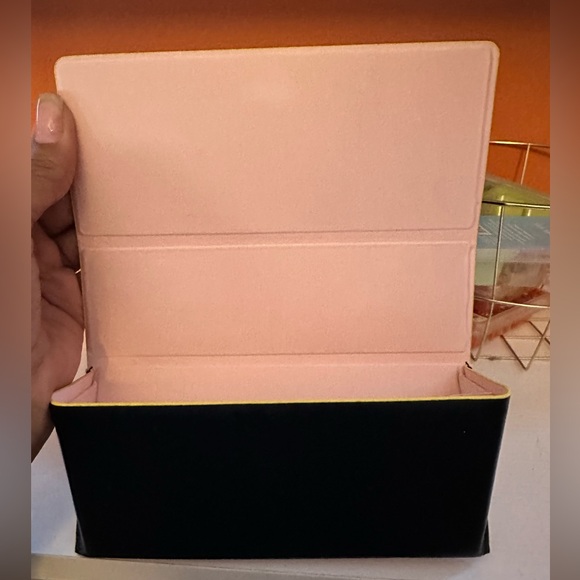 FENDI Black Eyewear Case with
cleaning cloth(NWOT) - Picture 6 of 10